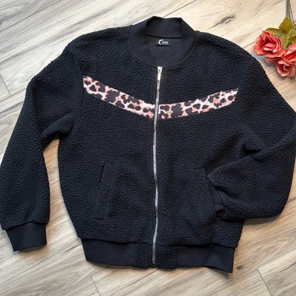 Zyia Flying V leopard jacket - Picture 2 of 6